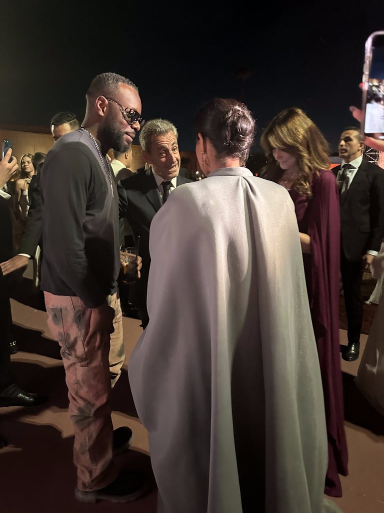 Sheikha Al Mayassa avec le couple Sarkozy Bruni et le Chanteur français Gims au Fashion Trust Arabia Palais Badii à Marrakech 